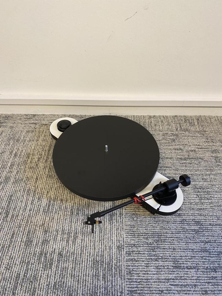 Pro-Ject | Elemental OM5e | USB | Wit / zwart, Audio, Tv en Foto, Platenspelers, Nieuw, Platenspeler, Overige merken, USB-aansluiting