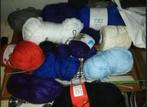 Lot 12 pelotes de laine et 15 aiguilles à tricotee, Comme neuf, Enlèvement ou Envoi