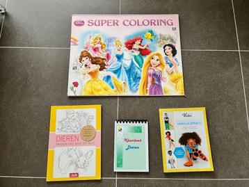 Kleur en knutselboeken voor kinderen beschikbaar voor biedingen