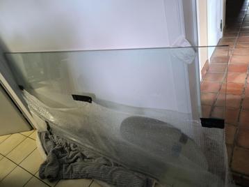 Glazen tafel  beschikbaar voor biedingen