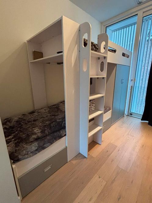 Hoog stapelbed met kledingkast en lades, Kinderen en Baby's, Kinderkamer | Stapelbedden en Hoogslapers, Zo goed als nieuw, Stapelbed