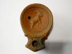Lampe à huile romaine à bec angulaire type B, Antiquités & Art, Antiquités | Éclairage, Enlèvement ou Envoi