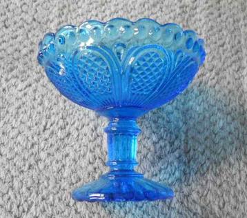 Coupe en verre bleu  beschikbaar voor biedingen