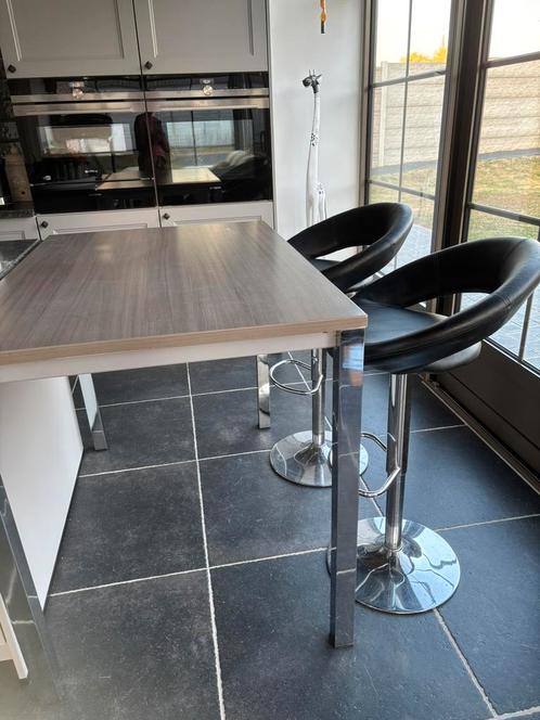 Hoge stevige keuken/eettafel met 2  barkrukken, Huis en Inrichting, Barren, Gebruikt, Inclusief barstoelen, Ophalen