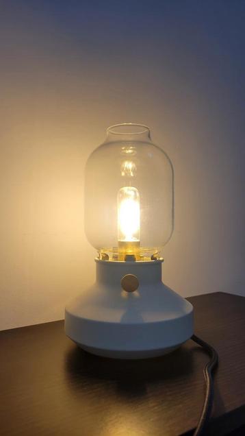 Lampe de table avec interrupteur de puissance regulable beschikbaar voor biedingen