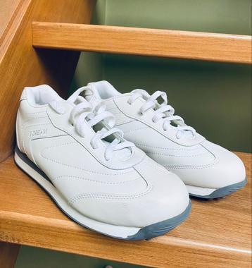 🍄.  NIEUWE !!! Sneakers . Maat 40 beschikbaar voor biedingen