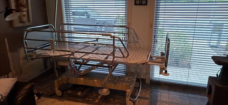 Ziekenhuisbed elektrisch metaal, Huis en Inrichting, Slaapkamer | Bedden, Gebruikt, Eenpersoons, 100 cm, 210 cm, Metaal, Verstelbaar