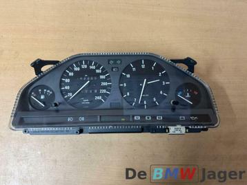 Instrumentenpaneel BMW 3-serie E30 benzine 1381852 beschikbaar voor biedingen