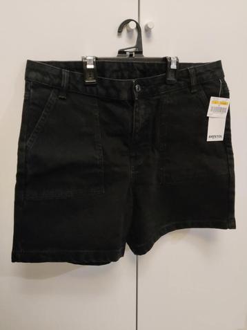 Stoere zwarte jeansshort voor dames beschikbaar voor biedingen