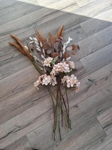 Boeket droogbloemen beschikbaar voor biedingen