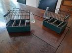 2 oude vogelkooitjes met glazen voederbakjes, Antiek en Kunst, Ophalen of Verzenden