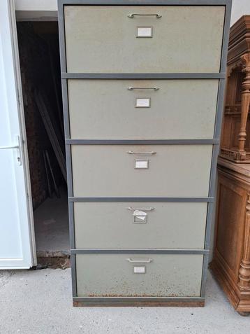 Armoire industrielle beschikbaar voor biedingen