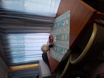 eettafel hout beschikbaar voor biedingen