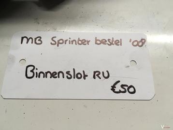 Mercedes Sprinter 2008 Binnenslot Slotmechaniek Rechtsvoor beschikbaar voor biedingen