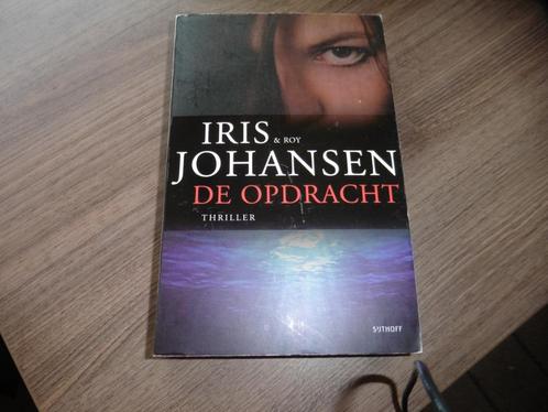 Boek De opdracht - Iris Johanssen, Boeken, Overige Boeken, Ophalen of Verzenden