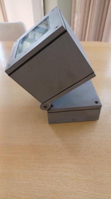 Grondspot met gasontladingslamp beschikbaar voor biedingen