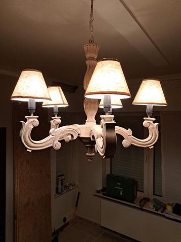 Luster beschikbaar voor biedingen