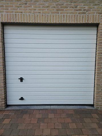 garagepoort beschikbaar voor biedingen