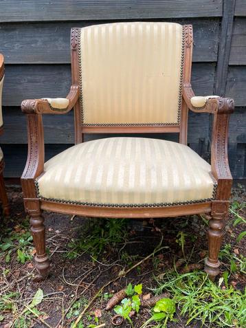 Louis quinze stoelen om te herovertrekken  beschikbaar voor biedingen