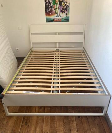 Prachtig wit houten bed met boxsprings en 140/200 matras beschikbaar voor biedingen