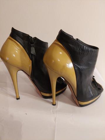 265C* Casadei - sexy tweekleurige schoenen met hoge hakken (