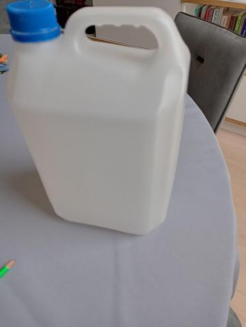 5 L WATERBIDON (van gedemineraliseerd water) beschikbaar voor biedingen