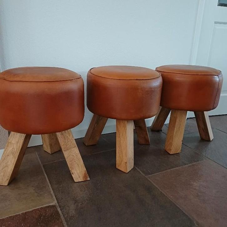 3 leren krukjes merk: WOOOD, Huis en Inrichting, Krukjes, Ophalen