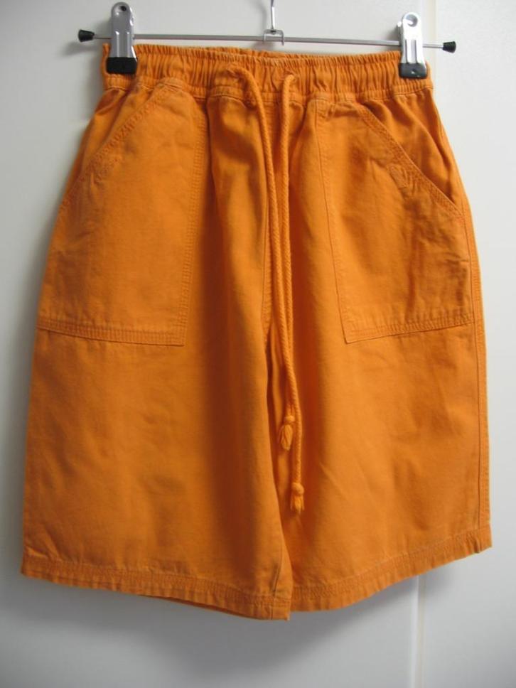 Oranje bermuda met elastiek in de band, maat 128, Kinderen en Baby's, Kinderkleding | Maat 128, Zo goed als nieuw, Ophalen of Verzenden