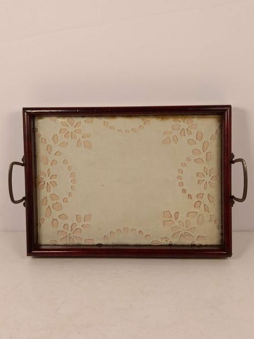 Petit plat ancien avec broderie sous verre en bois, Huis en Inrichting, Woonaccessoires | Onderzetters, Zo goed als nieuw, Glas of Kopje