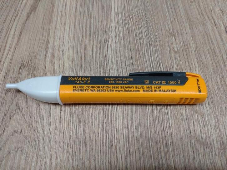 Fluce - Volt tester (Draadloos), Doe-het-zelf en Bouw, Meetapparatuur, Zo goed als nieuw, Ophalen of Verzenden