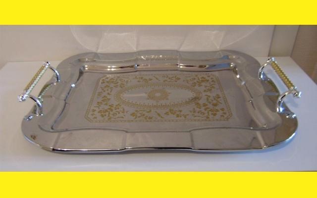 Dienblad in wit metaal met goudkleurige & randgravures, Maison & Meubles, Accessoires pour la Maison | Plateaux, Neuf, Métal, Rectangulaire