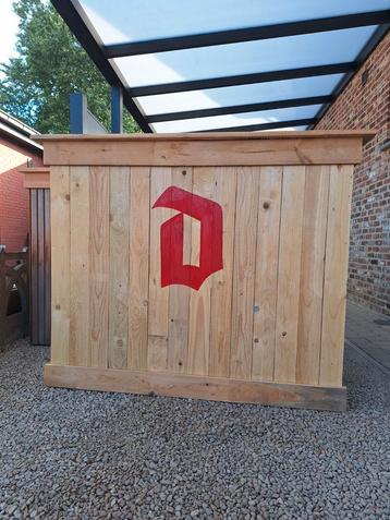 Mooie en praktische toog in hout met metalen werkblad  beschikbaar voor biedingen