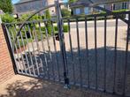Moderne gemetalliseerde poort, Ophalen, Gebruikt, IJzer, Spijlenhekwerk