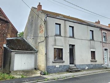 Maison à rénover, 4 chambres, garage et jardin à Velaine beschikbaar voor biedingen