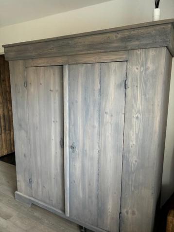 oude / antieke kast beschikbaar voor biedingen