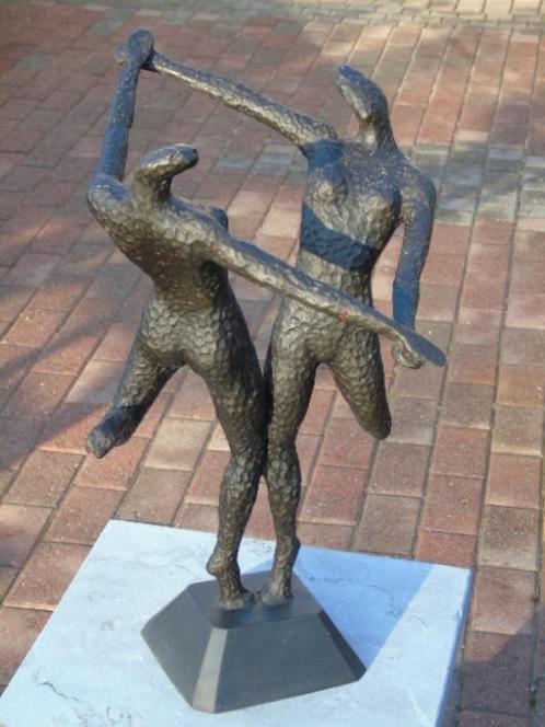 modern bronzen kunstbeeld op een bronzen sokkel., Tuin en Terras, Tuinwanddecoratie, Nieuw, Ophalen