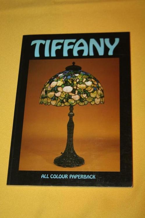 Boek SC , Tiffany (All Colour Paperback) Engelstalig 80 blz, Antiquités & Art, Curiosités & Brocante, Enlèvement ou Envoi