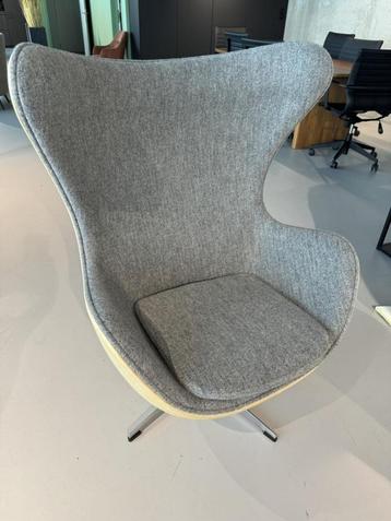 Egg chair grijs met hout. Nieuw! beschikbaar voor biedingen