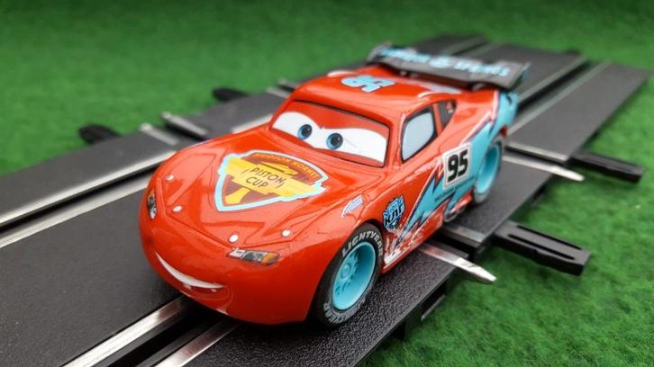 Carrera Go: Disney/Pixar Lightning McQueen ICE, Kinderen en Baby's, Speelgoed | Racebanen, Gebruikt, Racebaan, Elektrisch, Carrera