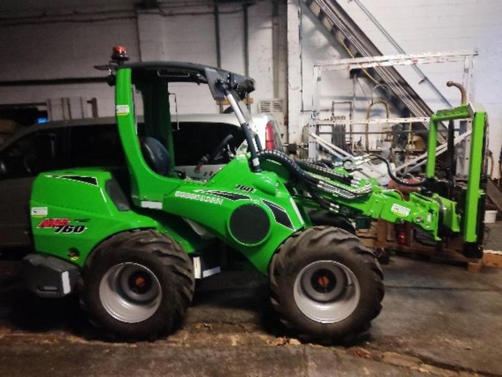Vorklift Kniklader all terrein met chauffeur tilt 1T, 3.10H, Zakelijke goederen, Machines en Bouw | Heftrucks en Intern transport