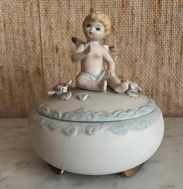 Porselein engelenpotje  beschikbaar voor biedingen