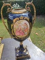 2 oude vazen, Ophalen of Verzenden