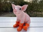 Varken laarsjes, kinder, babykamer Oranje 25cm, Tuin en Terras, Ophalen of Verzenden, Nieuw, Kunststof, Dierenbeeld