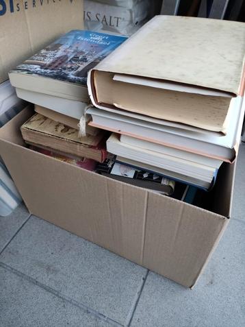 Doos met boeken naar keuze beschikbaar voor biedingen