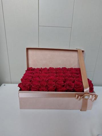 Roses dans une jolie boîte en velours