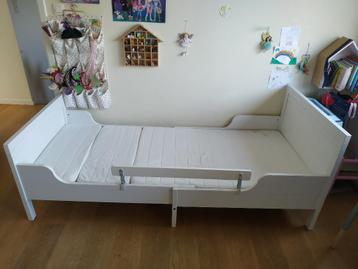 Lit enfant évolutif, bois blanc avec son matelas et barre, Sommier à lattes, 70 à 85 cm, Enlèvement, 180 cm ou plus