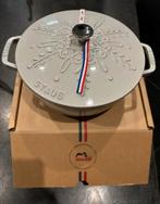 STAUB 24cm NIEUWE ovenschalen, Huis en Inrichting, Keuken | Potten en Pannen, Ophalen of Verzenden, Zo goed als nieuw, Gietijzer