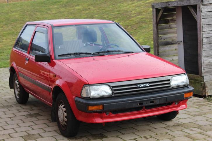 Toyota Starlet 52.000 km, Autos, Toyota, Particulier, Starlet, Essence, Euro 1, Hatchback, 3 portes, Boîte manuelle, Rouge, Noir