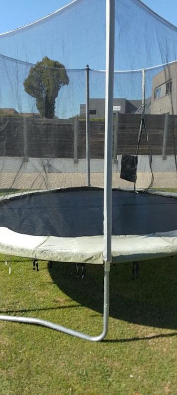 Trampoline beschikbaar voor biedingen