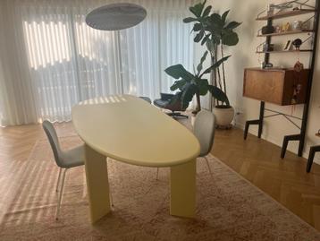 Eettafel Studio Henk beschikbaar voor biedingen